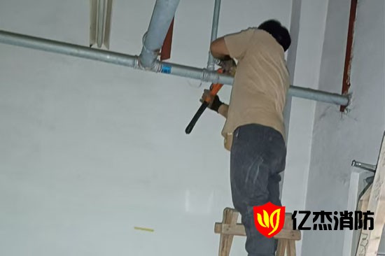 ����������ܸ������M(f��i)��ôӋ(j��)��